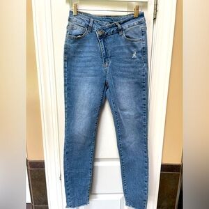 Angled button skinny jeans